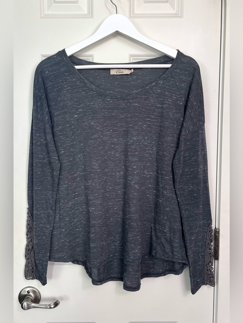Elodie Heathered Long-Sleeve Tunic with Lace Sleeve
Details
